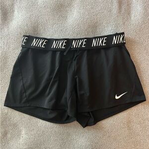 Women’s Nike Shorts L